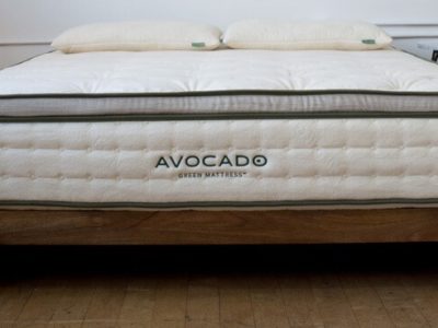 Avocado-green mattress logo