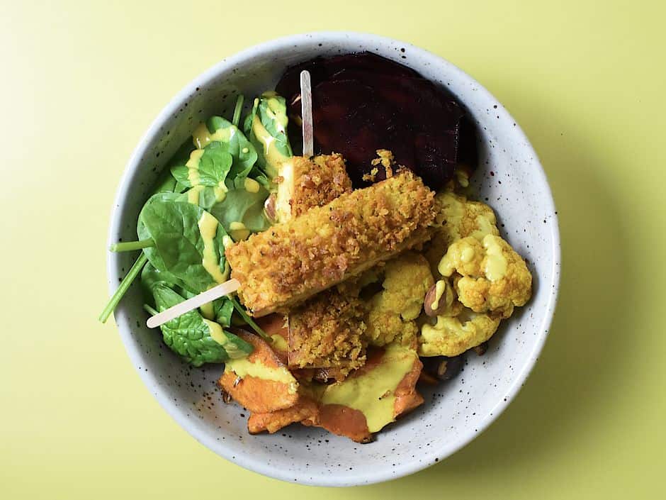 Bowl mit pflanzlichem hühnchen