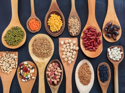 Huelsenfruechte frucht linsen soja leguminosen bohnen erbsen pflanzen pflanzlich proteine kochloeffel