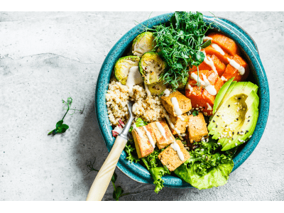 pflanzliche vegane lebensmittelalternative salat avocado ernaehrung29